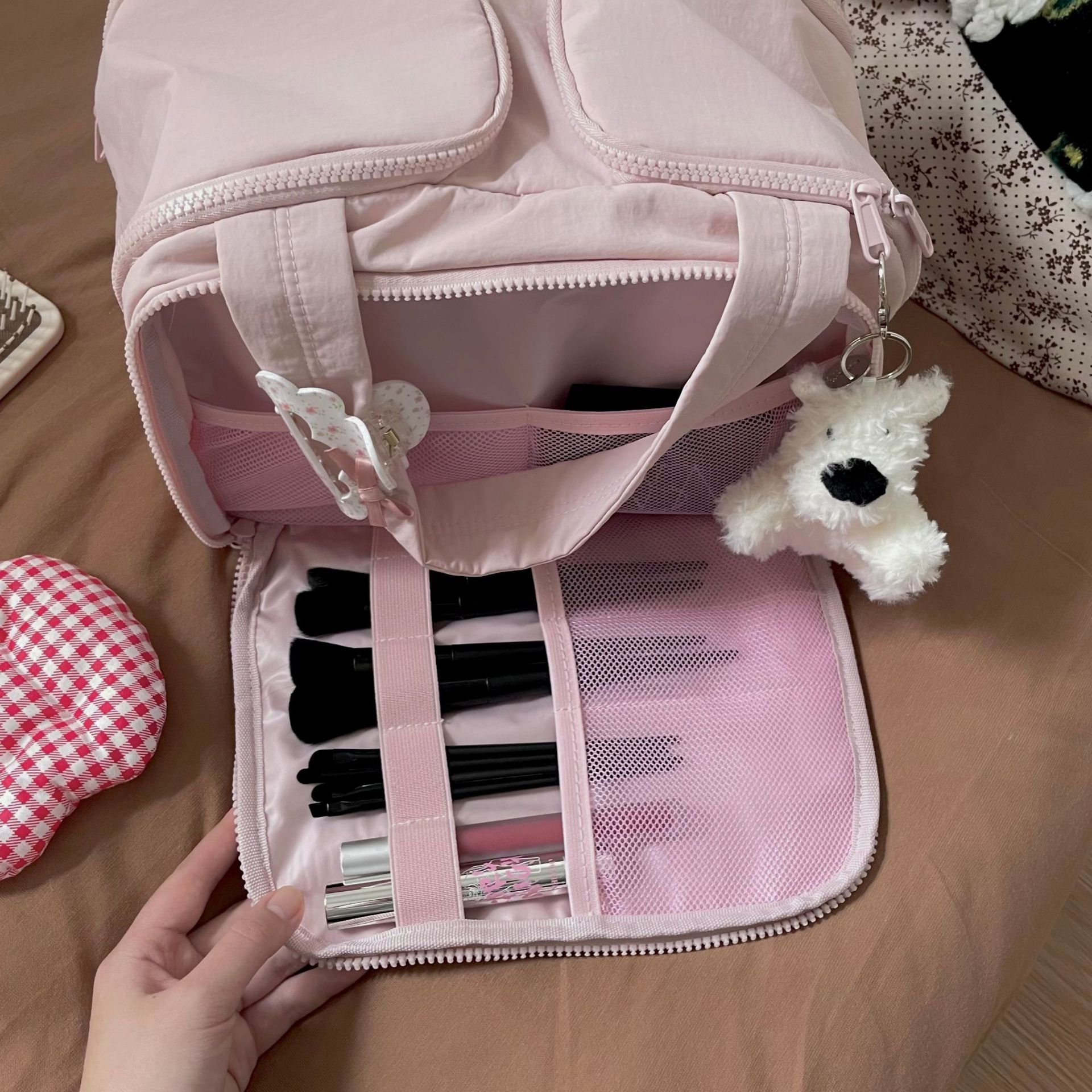 Double wide openings with large capacity! Fluffy makeup bag for Women 2024 New high-end travel portable toiletry and storage bag details Picture