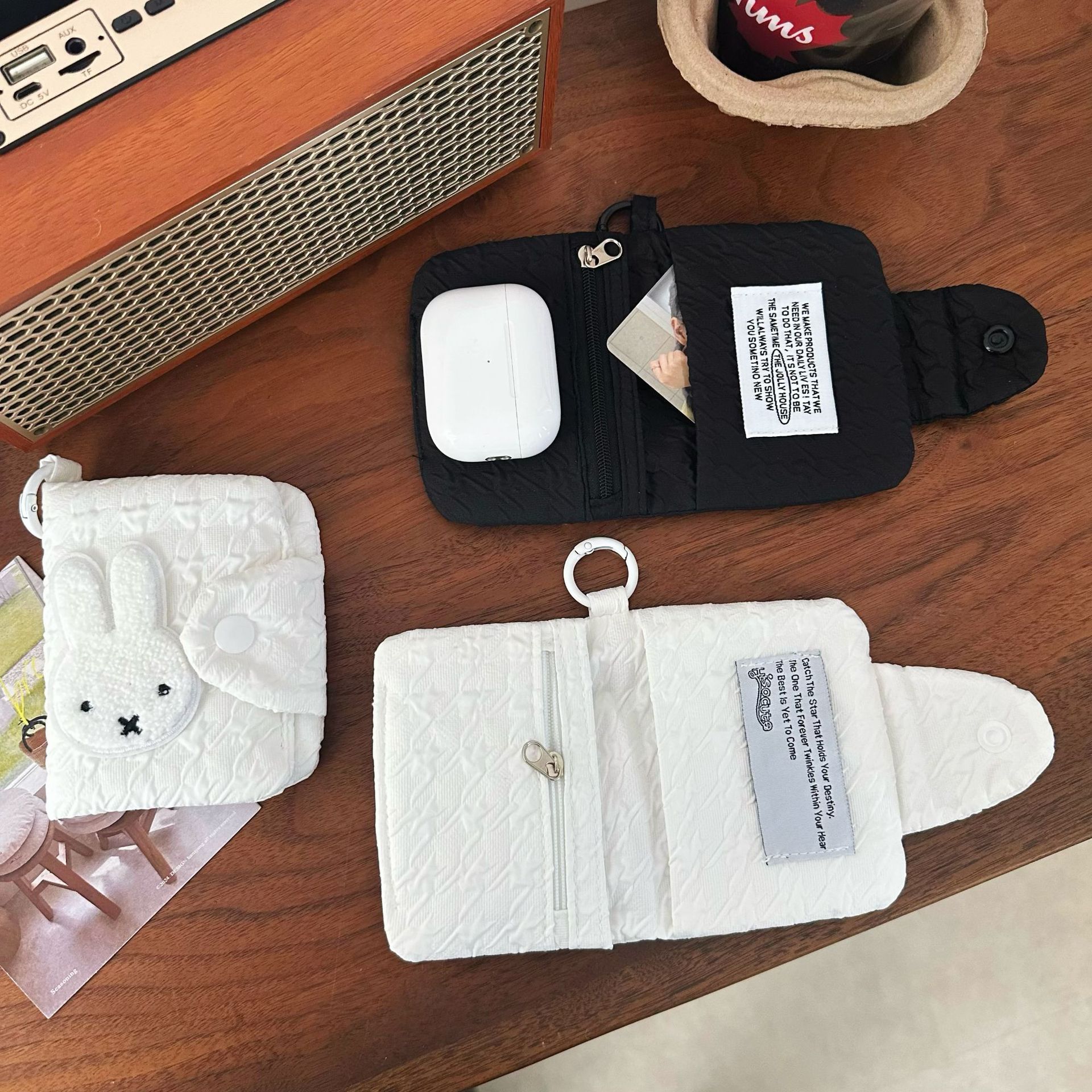Cute little rabbit pleated coin purse for women, ins simple earphone case, retro storage, coins, ID card, multi-layer card case Application Scenario