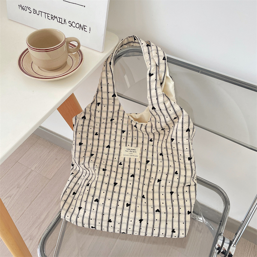 5671 Summer ins New laid-back and sweet checkered heart single-shoulder shopping bag Casual commuting canvas vest bag Application Scenario