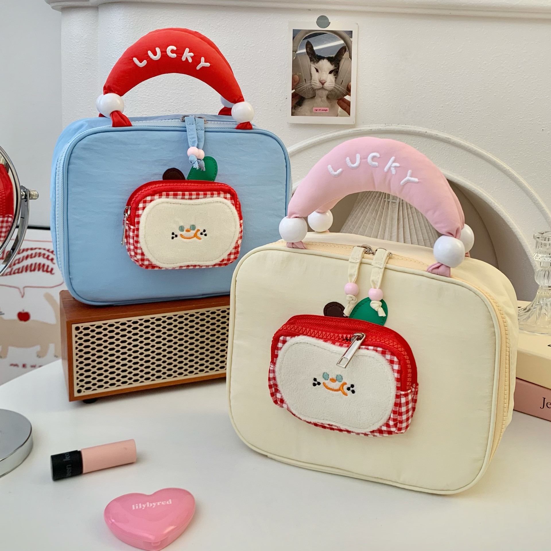 Cartoon Apple hand-held makeup bag for women, high-end large-capacity makeup bag, hand-held toiletry bag, layered travel storage bag full figure