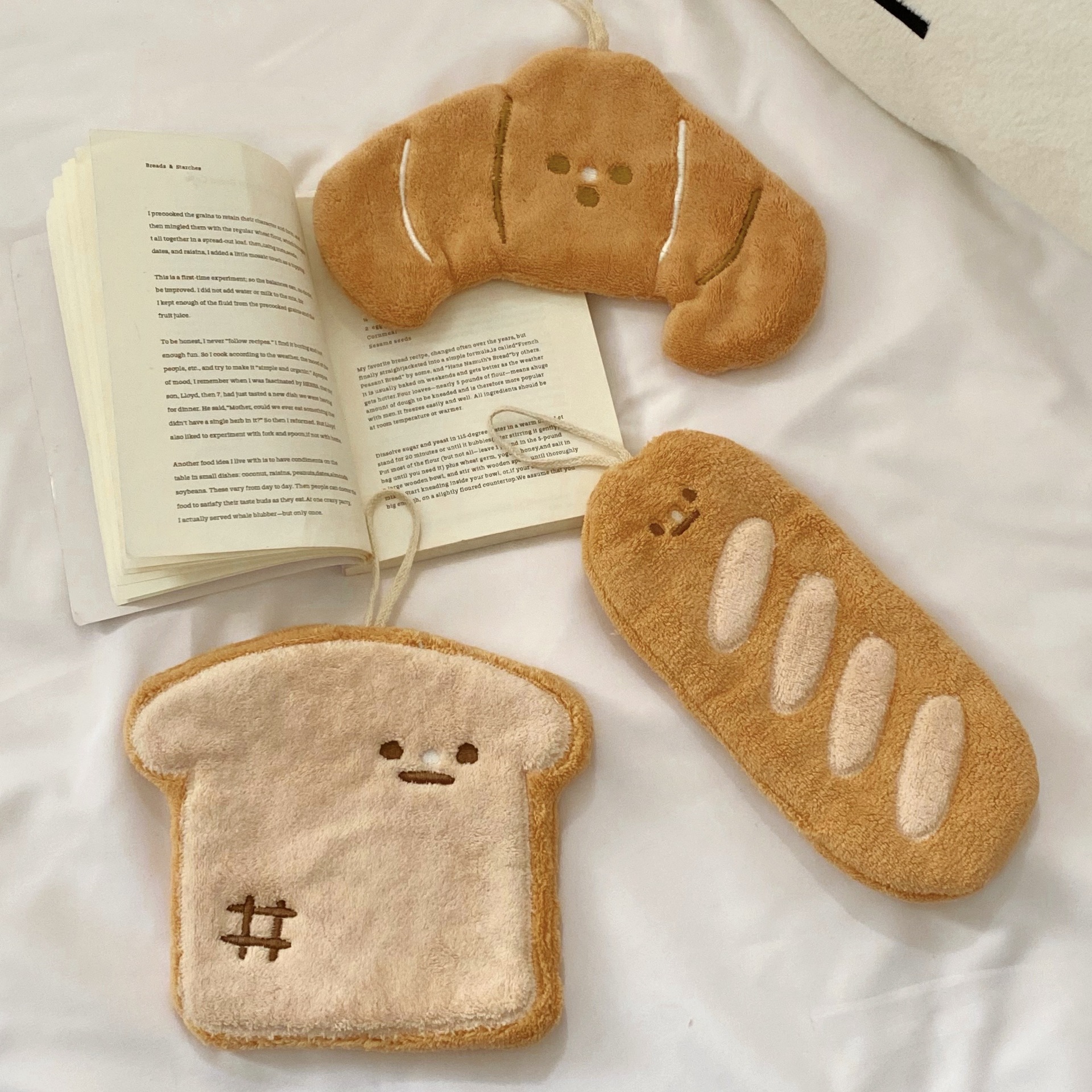 Cute bread coral fleece hand towel, hanging kitchen hand towel, strong water absorption, children's face towel details Picture