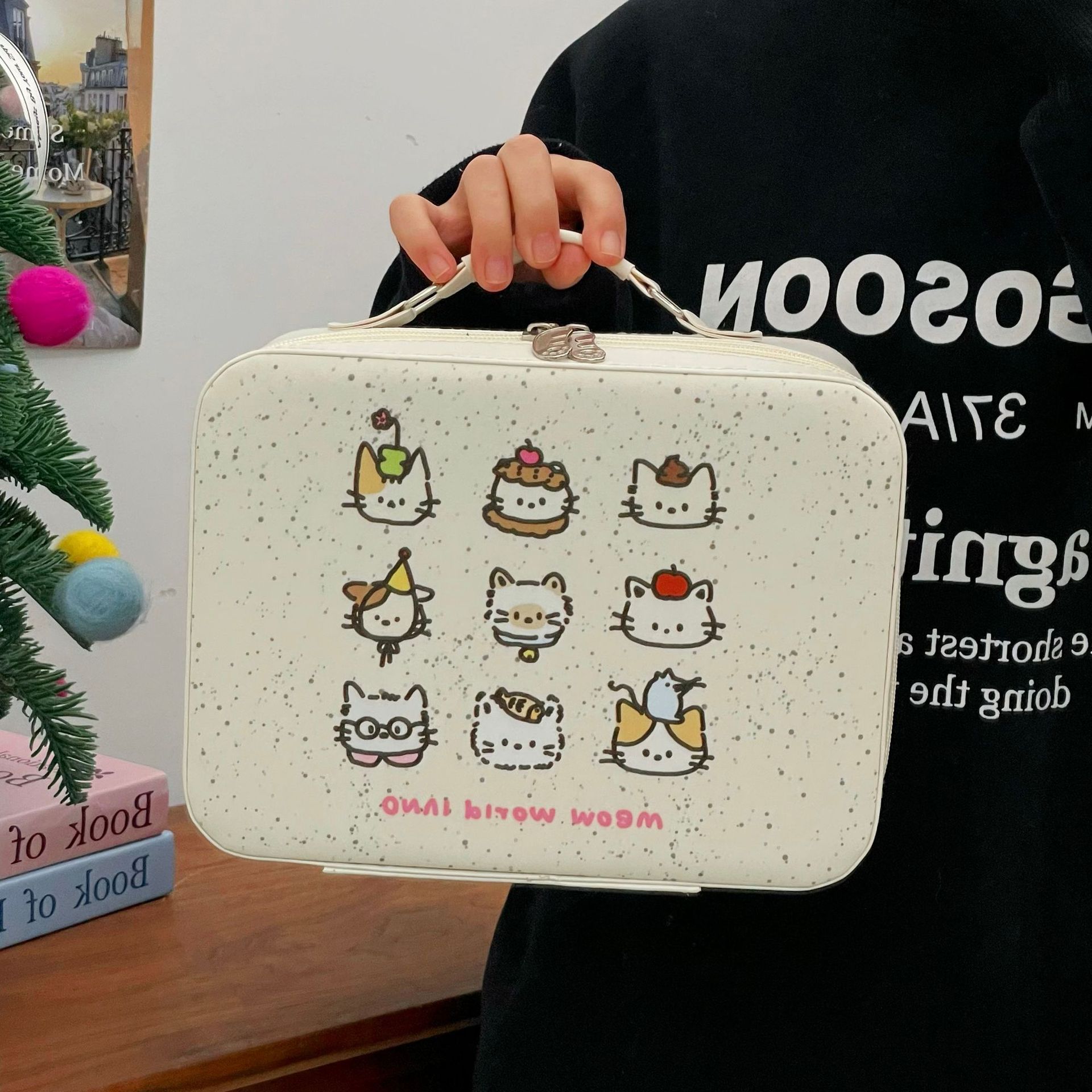 Spotted Cat makeup case, pu leather storage suitcase, portable large-capacity skincare and business trip storage makeup bag Application Scenario