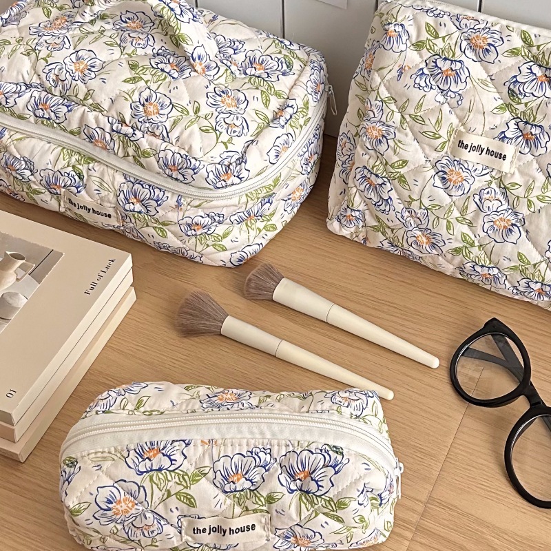 New blue fairy flower makeup bag, a girlish heart handbag, a portable toiletry bag and storage bag for traveling Specification drawing
