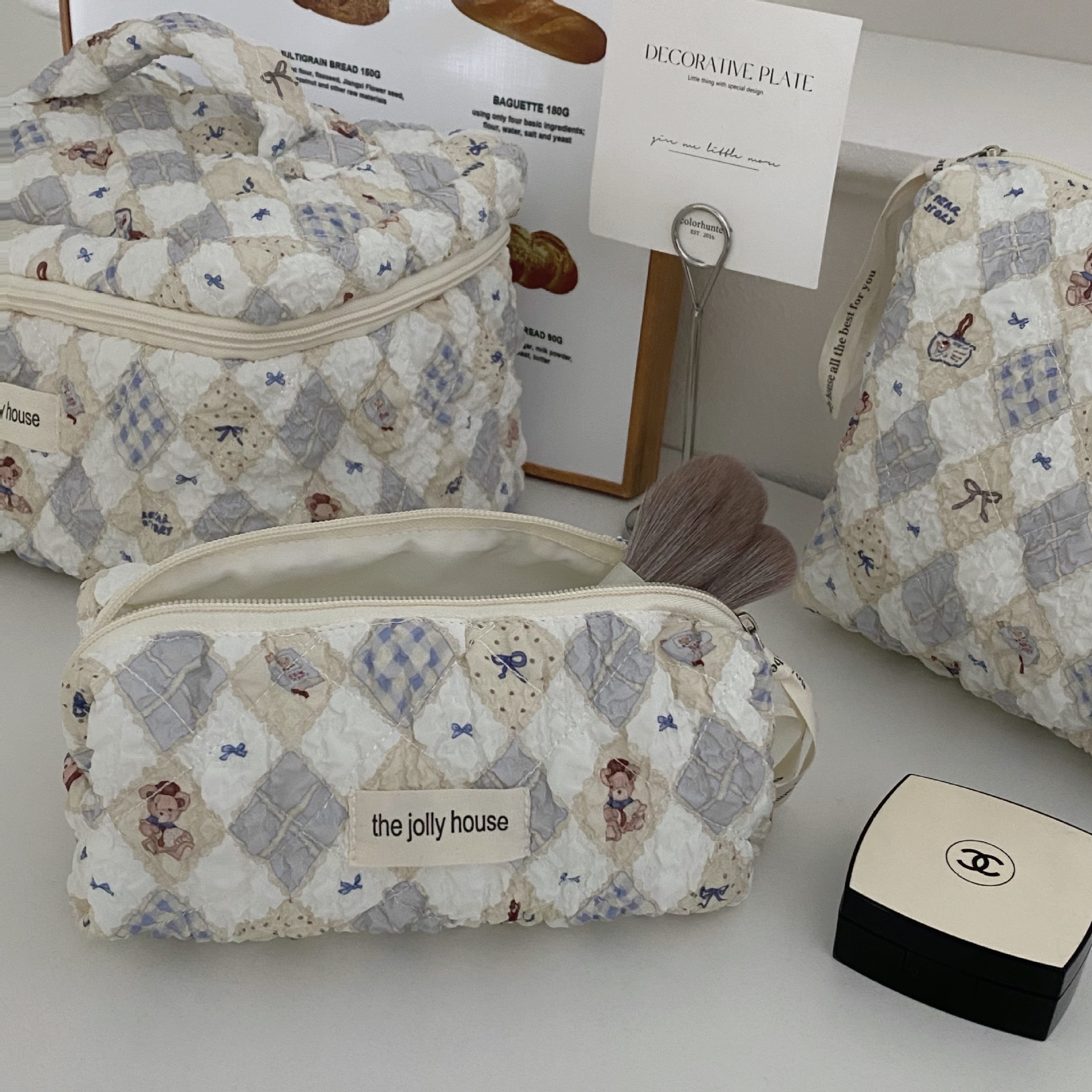 2024 New diamond-shaped bear makeup bag for women, large-capacity portable student cosmetics storage bag and toiletry bag details Picture