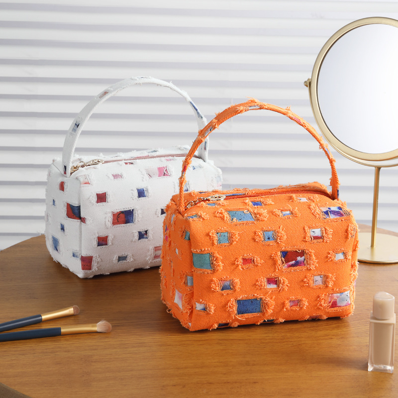 Cross-border makeup bag, high appearance level, large-capacity storage bag, hand-held waterproof handbag, travel portable and simple toiletries details Picture