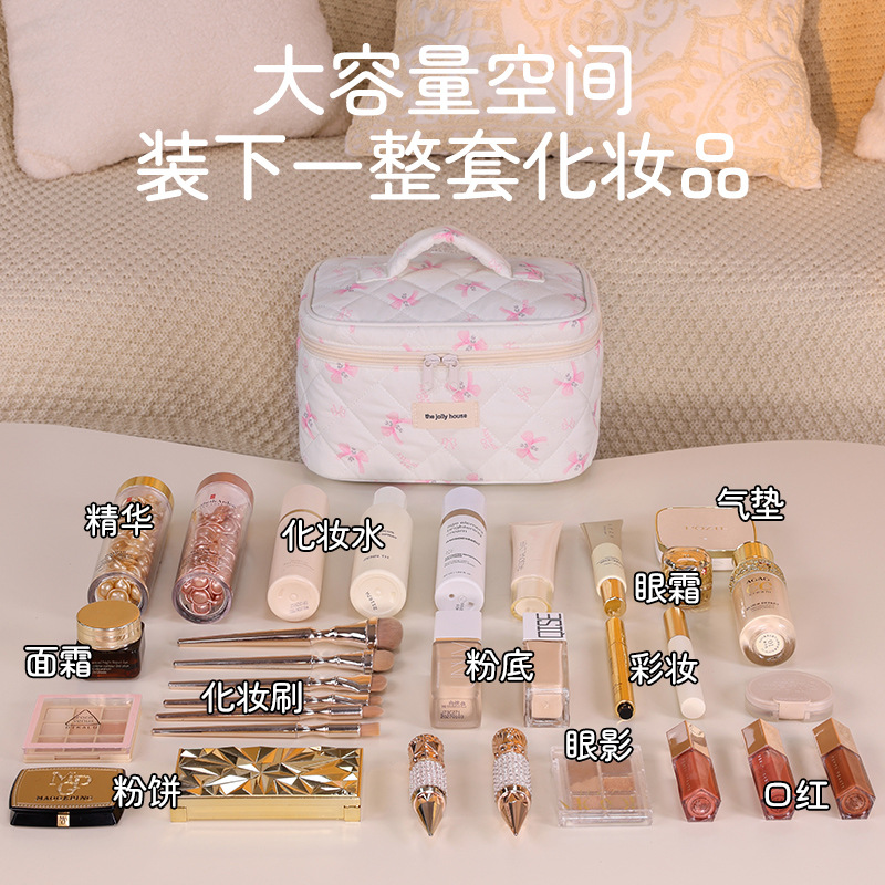 Soft and cute quilted cotton fabric, adorable bow makeup bag, Ins-style niche design, portable travel makeup storage bag Application Scenario