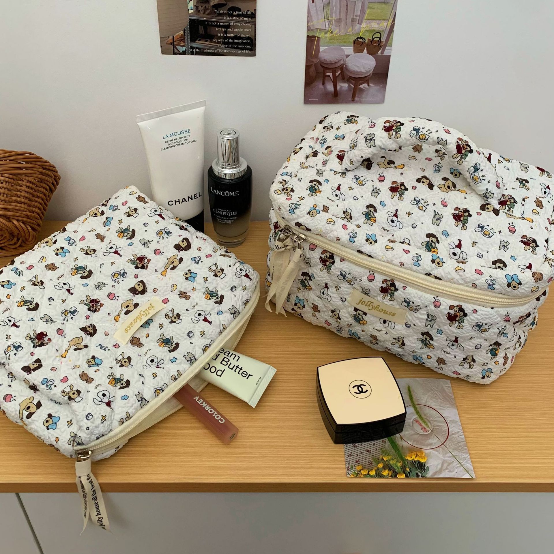 2025 New cartoon dog makeup bag for women's travel, portable large-capacity cosmetics storage bag and handbag details Picture