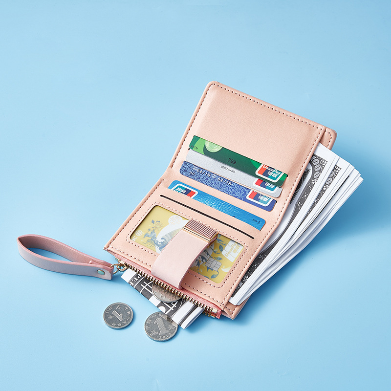 This short solid-color small coin wallet exudes a sense of luxury. It is a fresh and simple student small wallet, a cross-border wallet, and a light luxury coin wallet Application Scenario