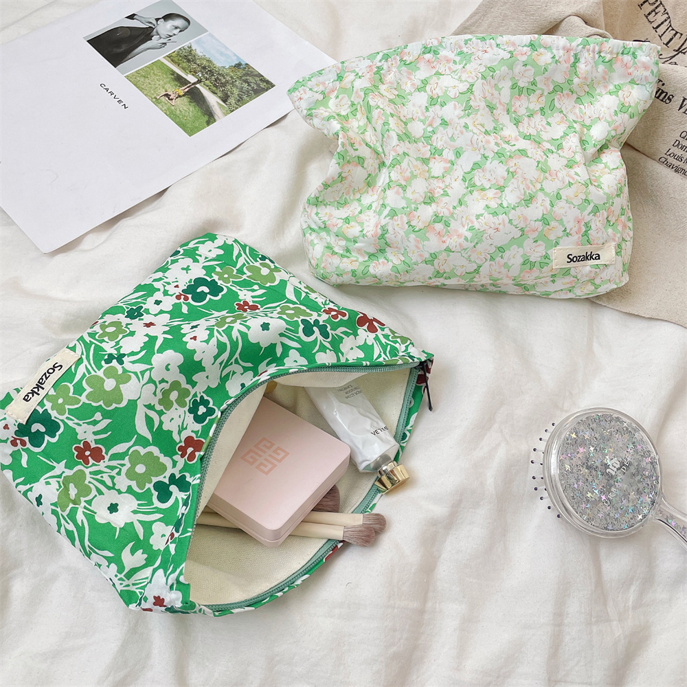 33261 Green small floral makeup bag, ladies' clutch, portable storage bag, red air cushion for going out and organizing bag Specification drawing