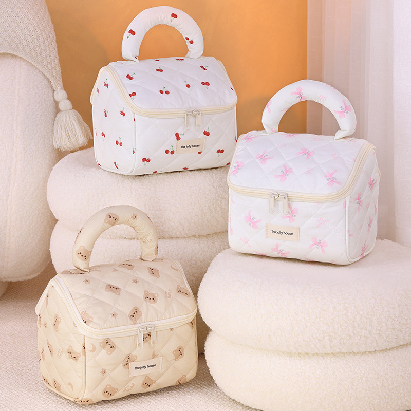 Cute Little House Makeup Bag, large-capacity cosmetics storage bag, high appearance level, niche design, toiletry bag, starting from one full figure