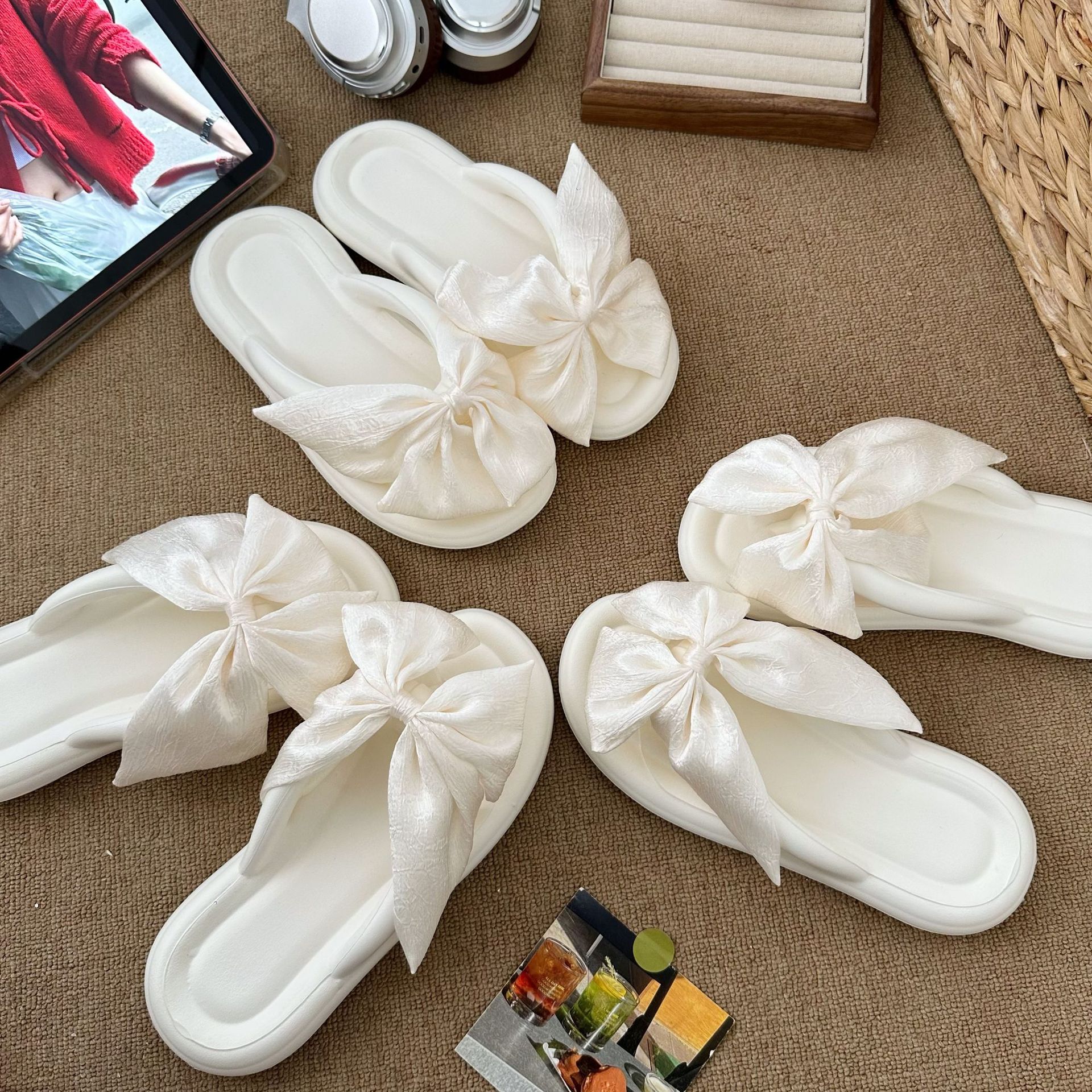 ins Silk bow flip-flops Summer new style sweet outerwear, soft soled cool flip-flops with a feeling of stepping on poop, versatile slippers for women details Picture