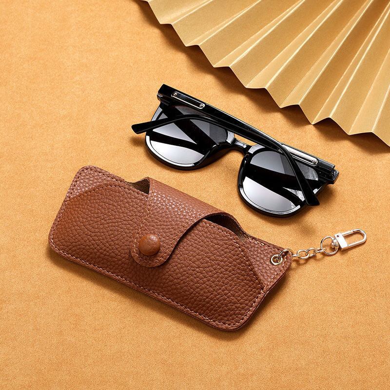 Light luxury European and American pressed handcrafted leather sunglasses case, anti-drop sunglasses case, portable eyeglass bag, chain hanging bag Application Scenario
