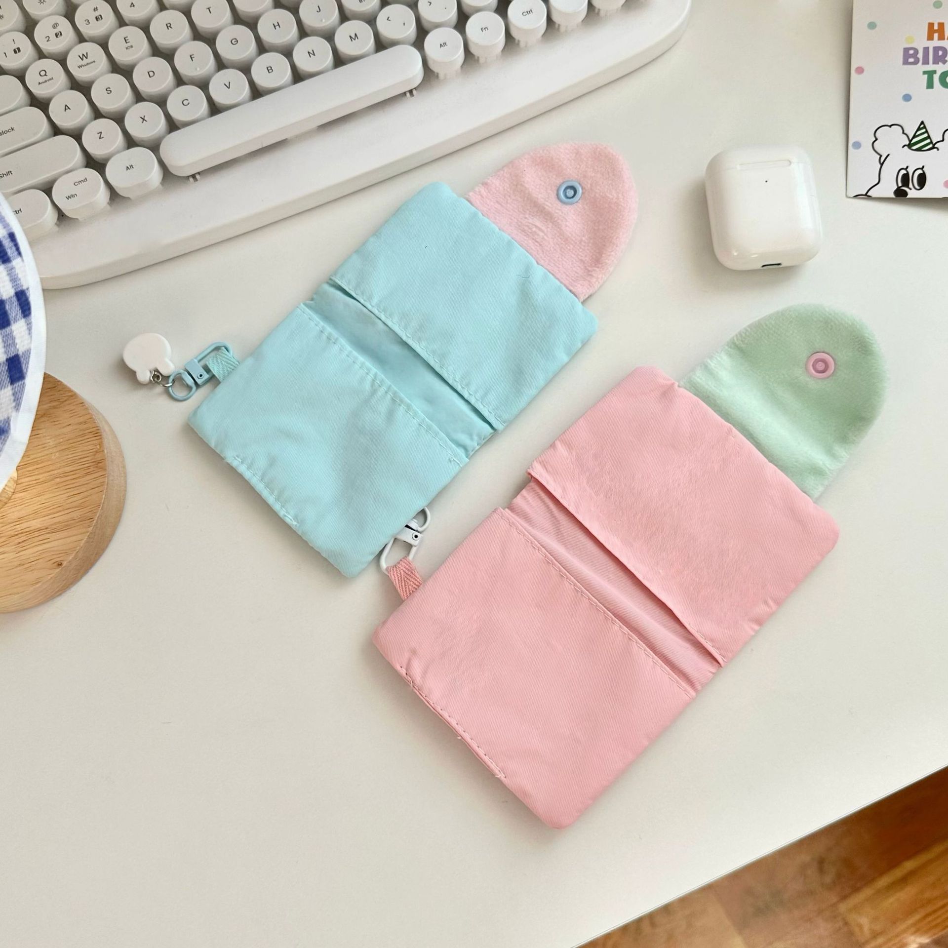 Macaron color-blocking coin purse, warm-toned women's fabric retro storage, coin, ID card, multi-layer card case, headphone case Application Scenario