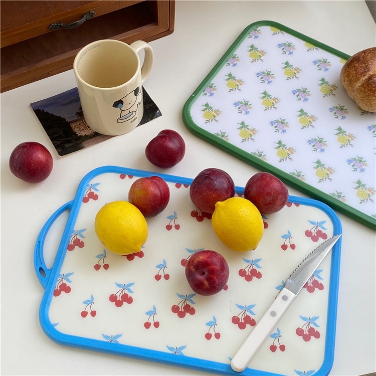 A retro floral cherry cutting board of the same style as a Korean blogger, an Instagram kitchen double-sided cutting board for vegetables and fruits, and a photo prop full figure
