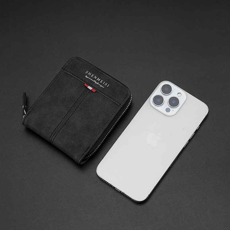 2025 New cross-border men's wallet, short horizontal zipper wallet, coin purse, retro casual clasp square bag Application Scenario