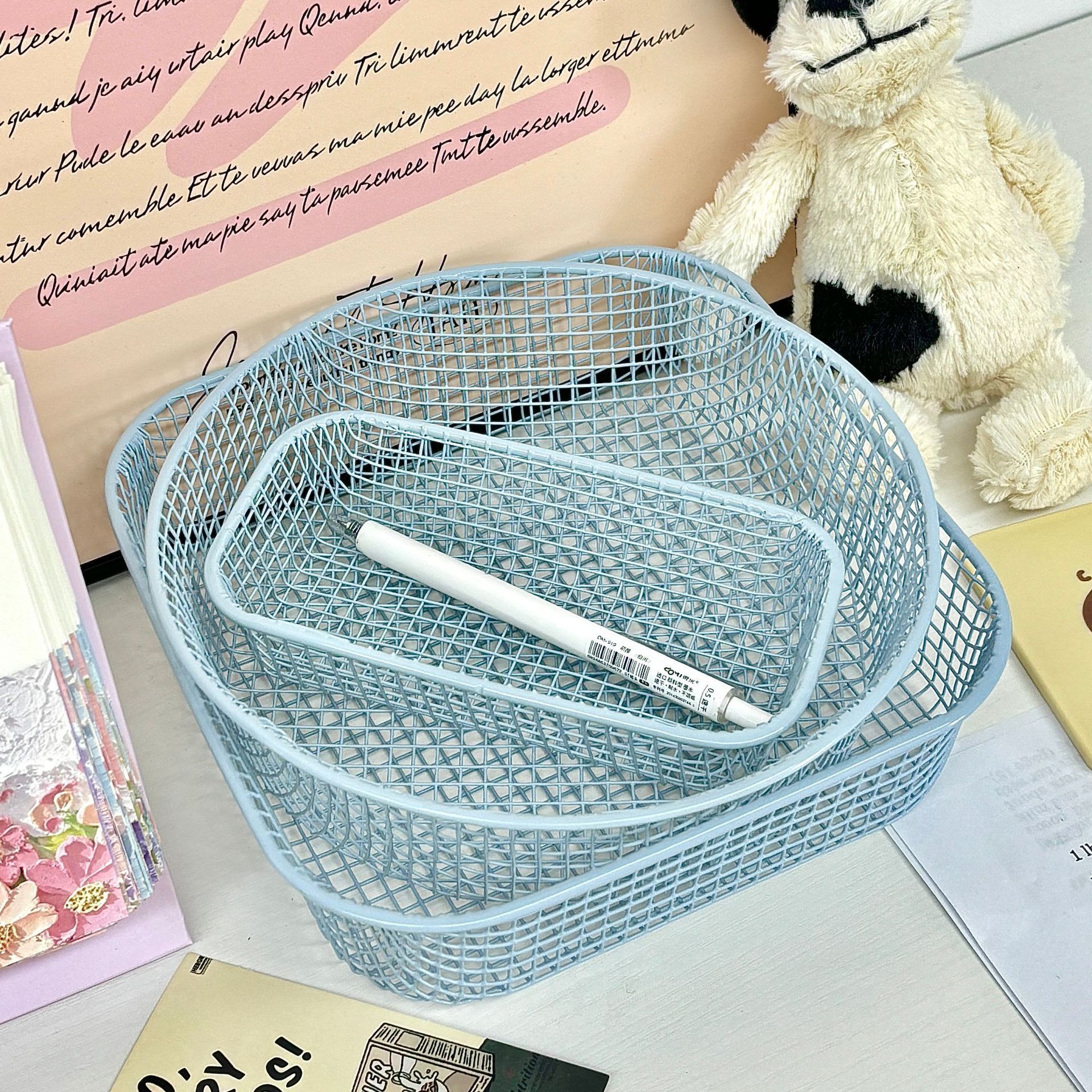 ins simple wire storage basket, student office stationery storage box, desktop, desk and miscellaneous ironwork organization and storage full figure