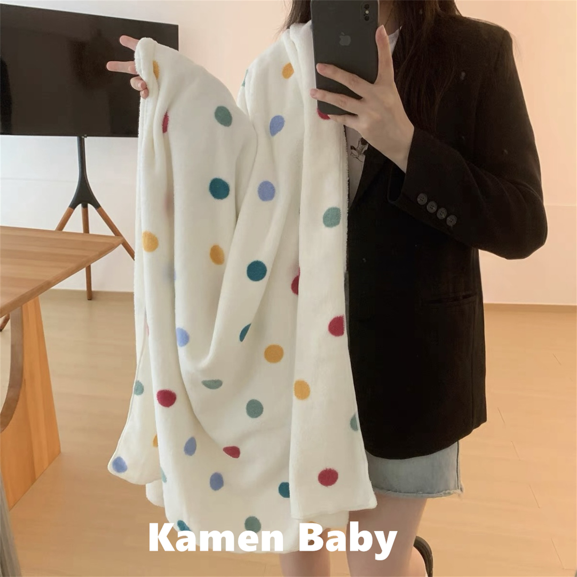 Fresh and colorful polka dot bath towel, coral fleece wrap towel, home soft, skin-friendly, absorbent and quick-drying adult bath towel details Picture