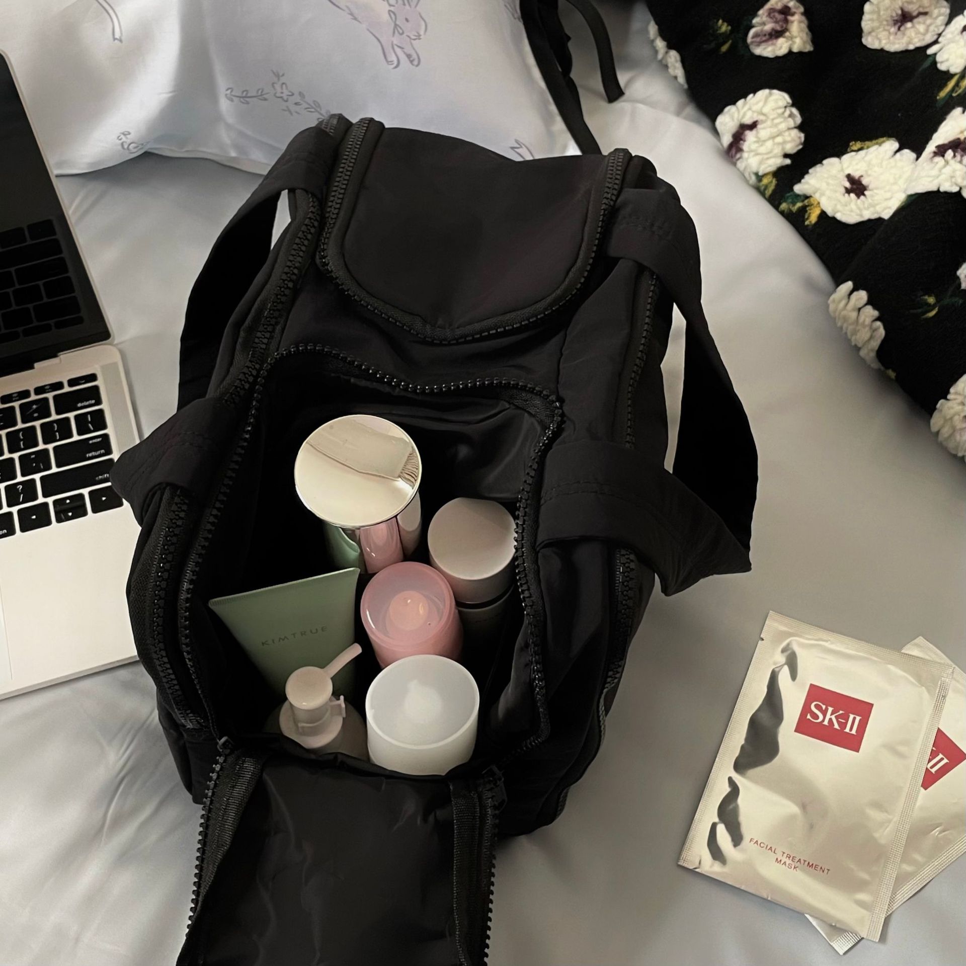 Makeup bag, multi-functional, large-capacity portable travel handbag, makeup and skin care products, zoned storage, toiletry bag Specification drawing