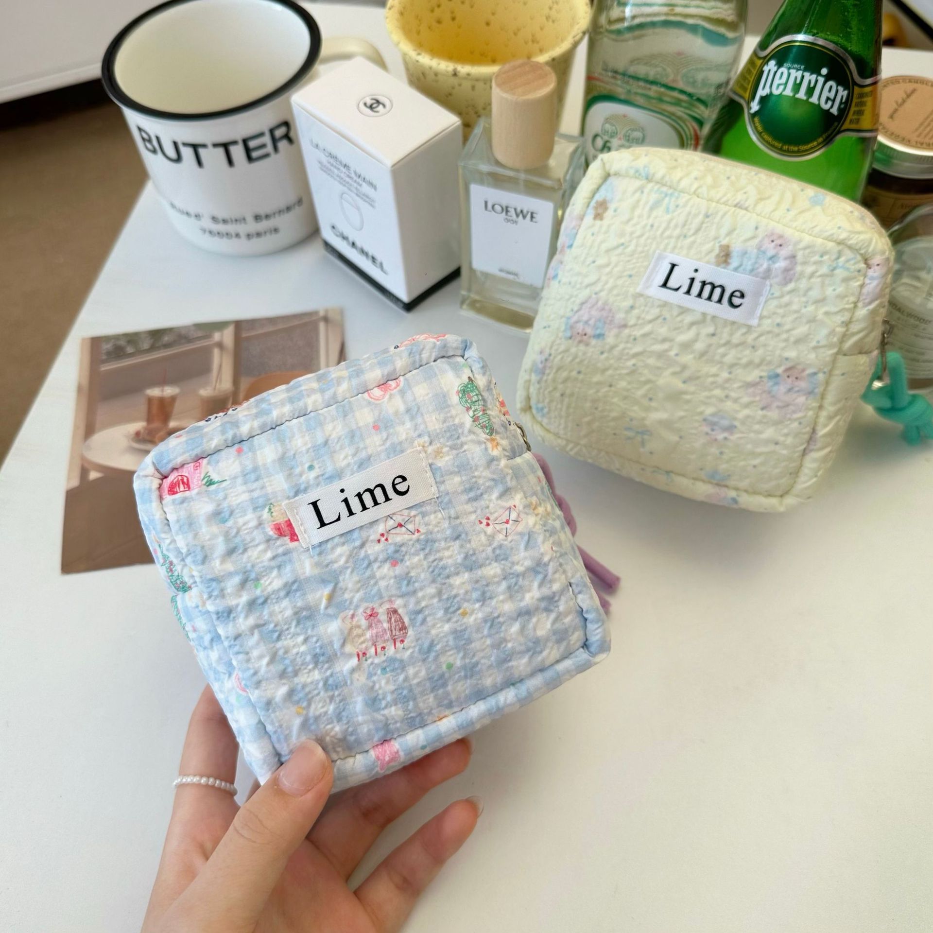 This cute and refreshing lime foam storage bag is portable and adorable for women. It has a large capacity and a high level of appearance. It is a lipstick storage bag for women Specification drawing
