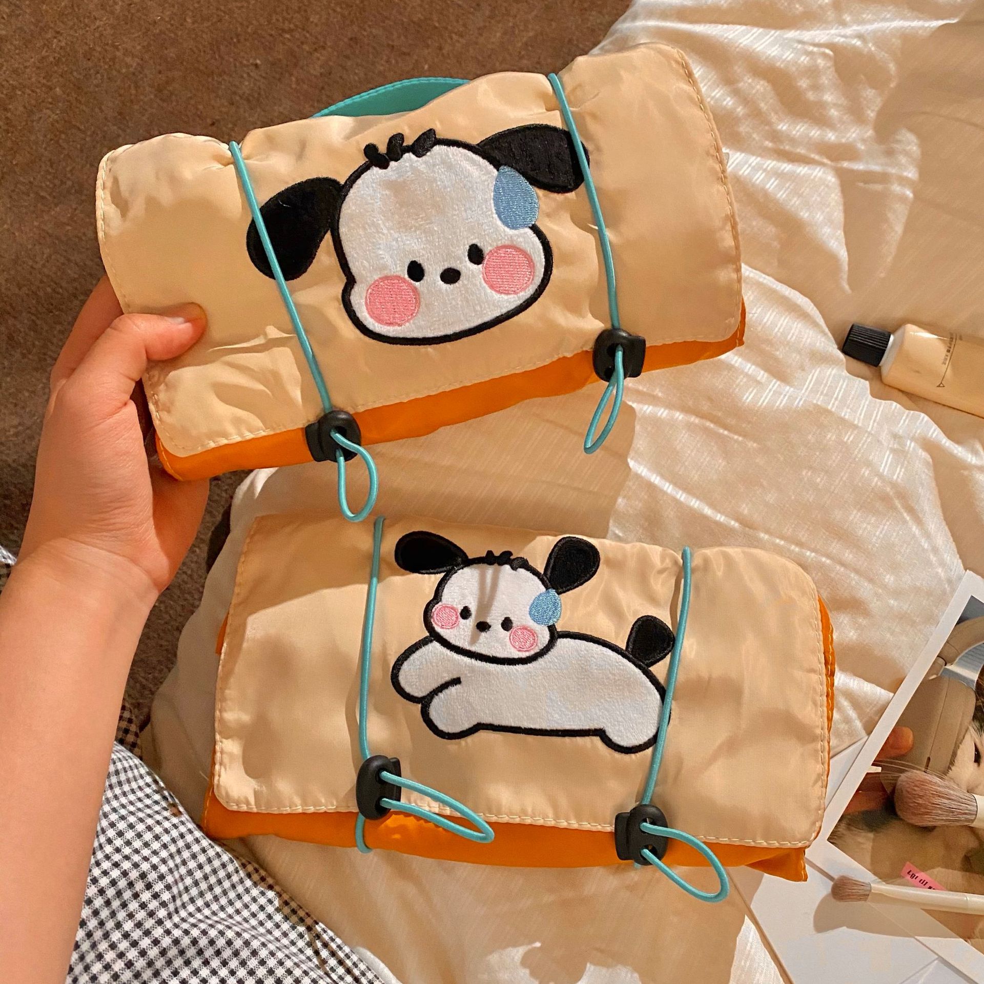 The 2024 new Blush Dog makeup bag is a portable, large-capacity, super popular travel cosmetics storage bag and a portable toiletry bag details Picture