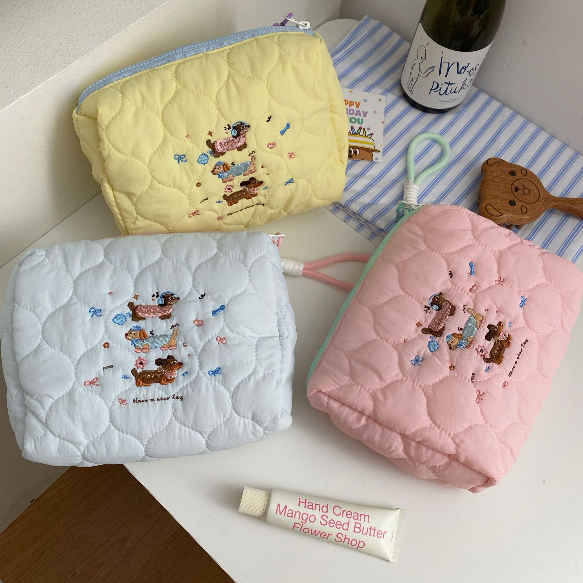 Cute embroidered puppy makeup bag, portable hand-held bag with lanyard, large capacity travel skin care products, hand-held bag mouth red envelope details Picture