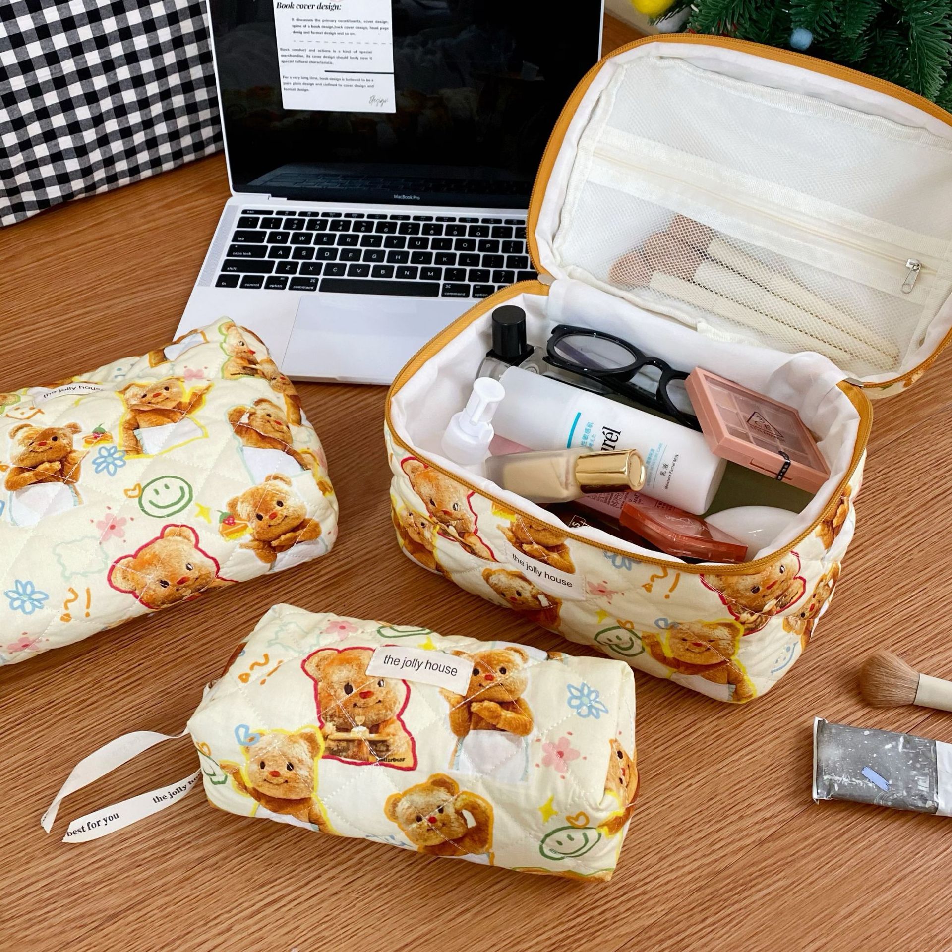 Butter Bear Cosmetic Bag for Women, portable large-capacity cosmetics and skin care products storage bag, hand-held toiletry bag with mesh details Picture