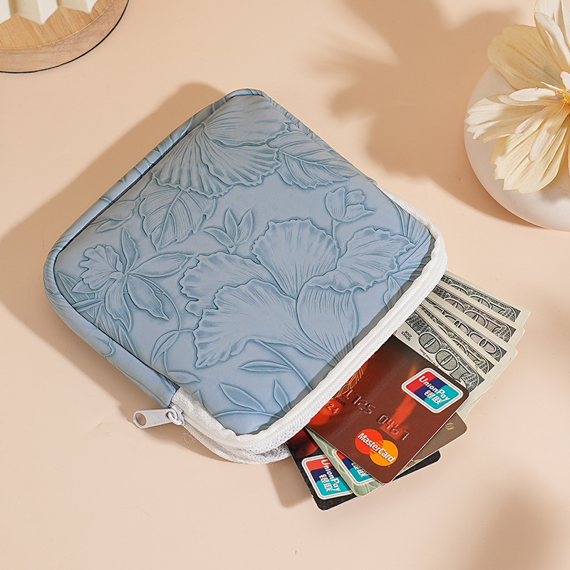 A portable small bag for Japanese students to store menstrual sanitary napkins, menstrual pads and sanitary napkins Specification drawing