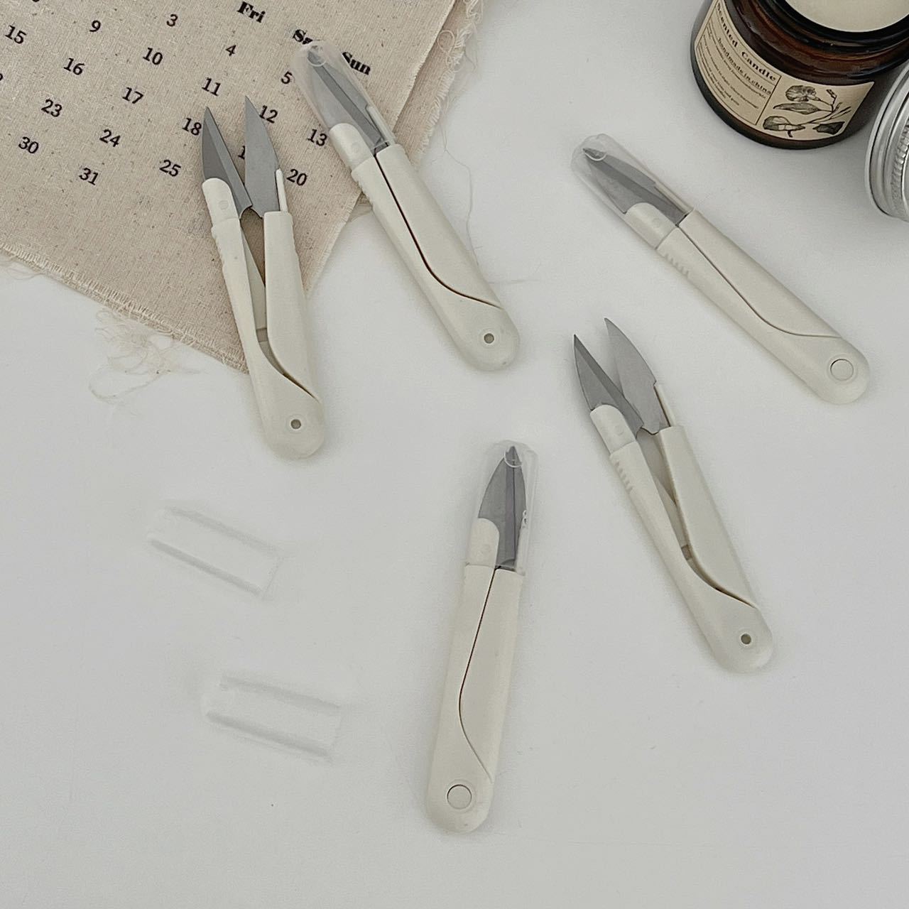 ins simple sewing, cross-stitch, stainless steel U-shaped scissors, spring pointed tip with cover, mini scissors full figure