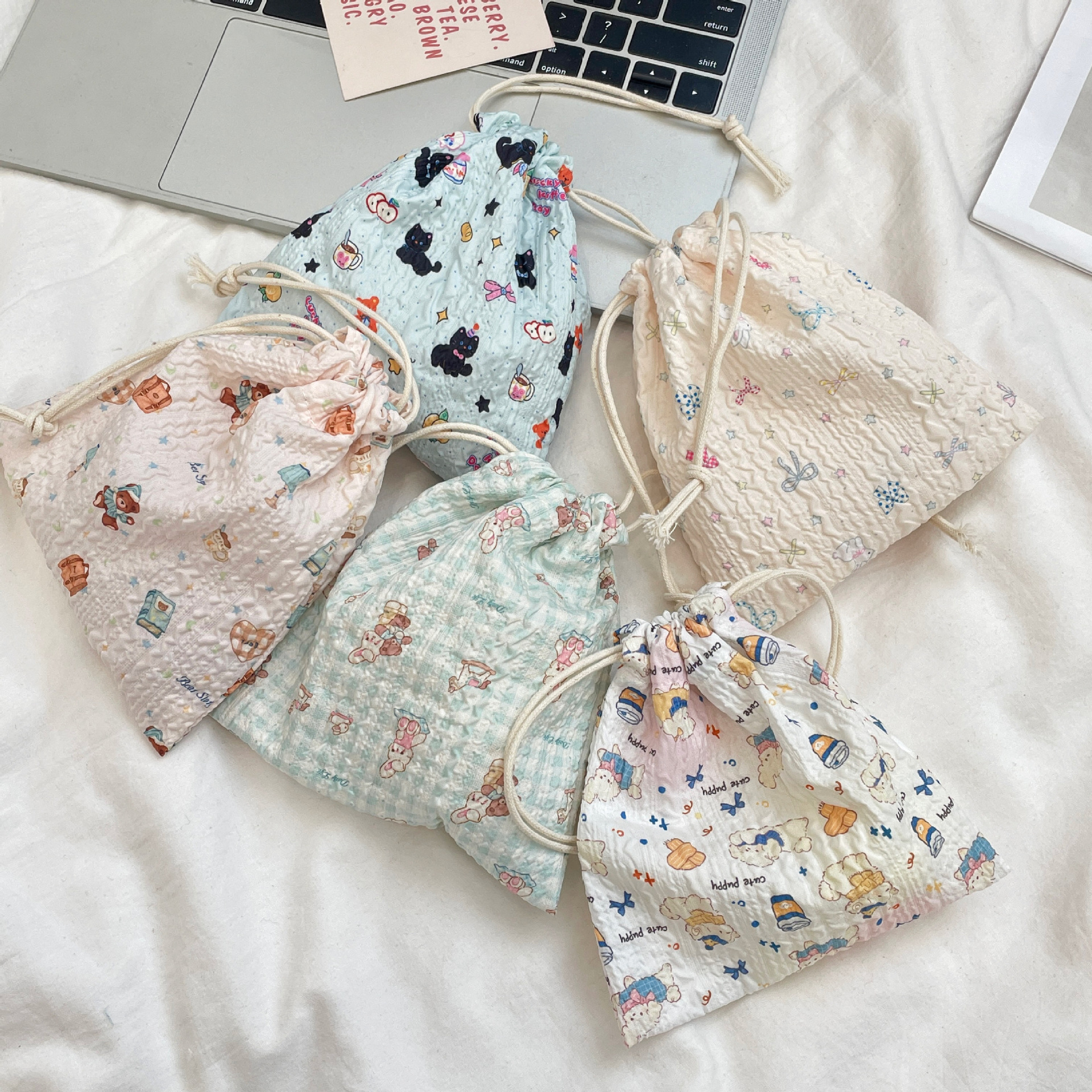 53314 [Copyright Version] Embossed cartoon drawstring bag Dust-proof portable organization cloth bag Drawstring cosmetics storage details Picture