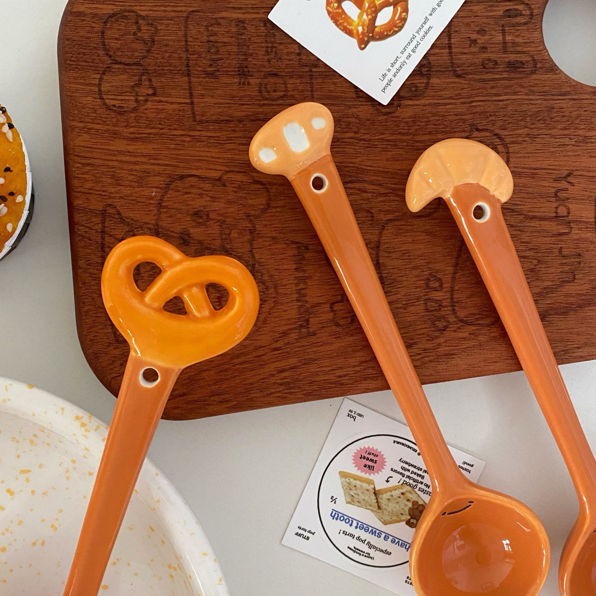 ins three-dimensional bread ceramic spoon, high appearance level, home cartoon cute spoon, small soup spoon, rice spoon Specification drawing