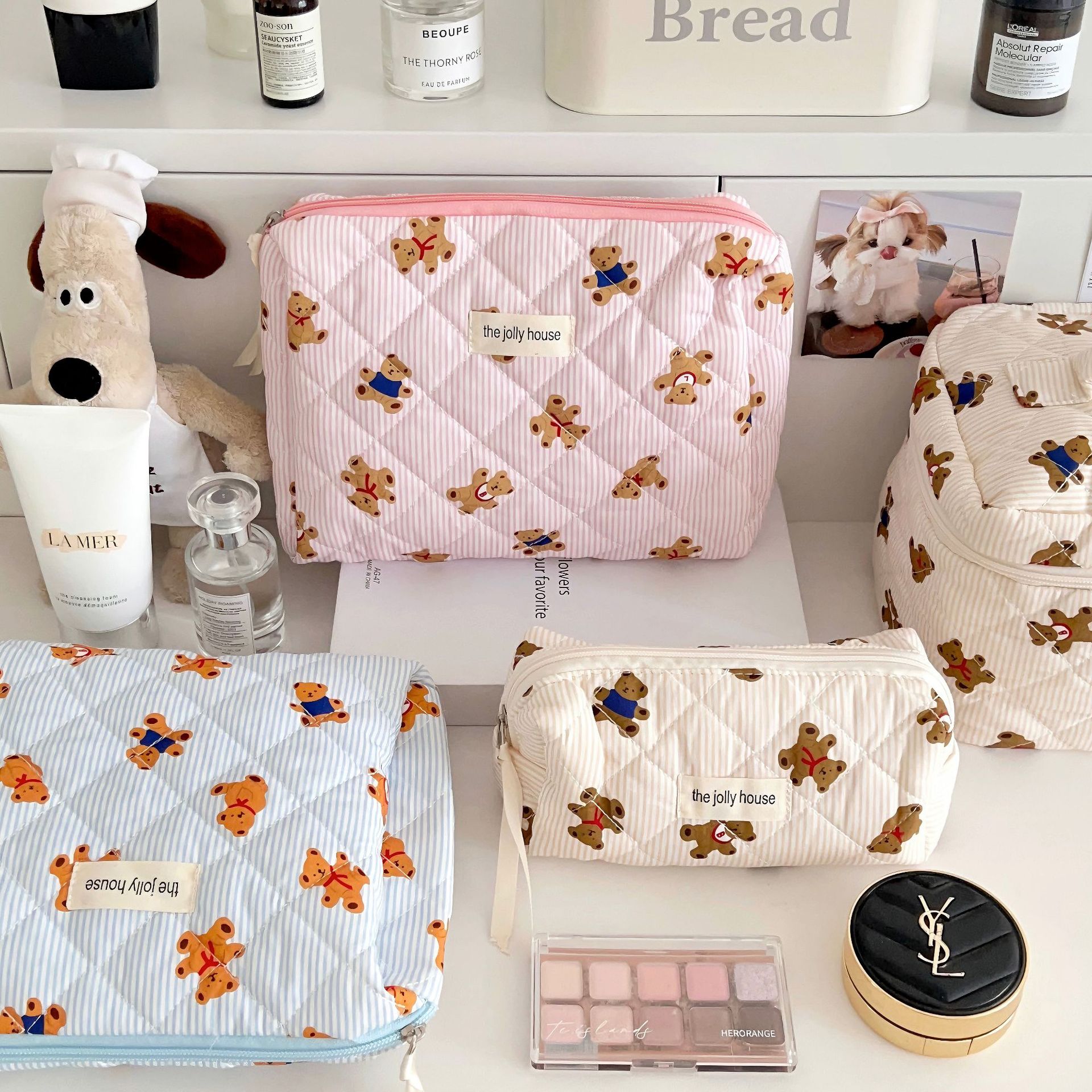 Makeup bag for women, large-capacity 2024 new model cosmetics storage bag, portable folding toiletry bag, skin care products storage bag Application Scenario