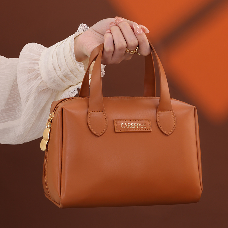 The best-selling cross-border product, the Meiladebei hand-held makeup bag, is a high-end, portable and large-capacity travel cosmetics storage bag details Picture