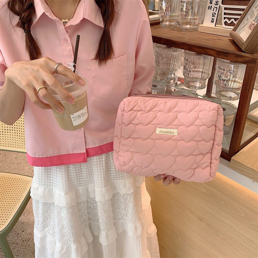 37293 New style makeup bag, large-capacity quilted cotton heart storage bag, cute and portable toiletry bag, shopping clutch bag details Picture