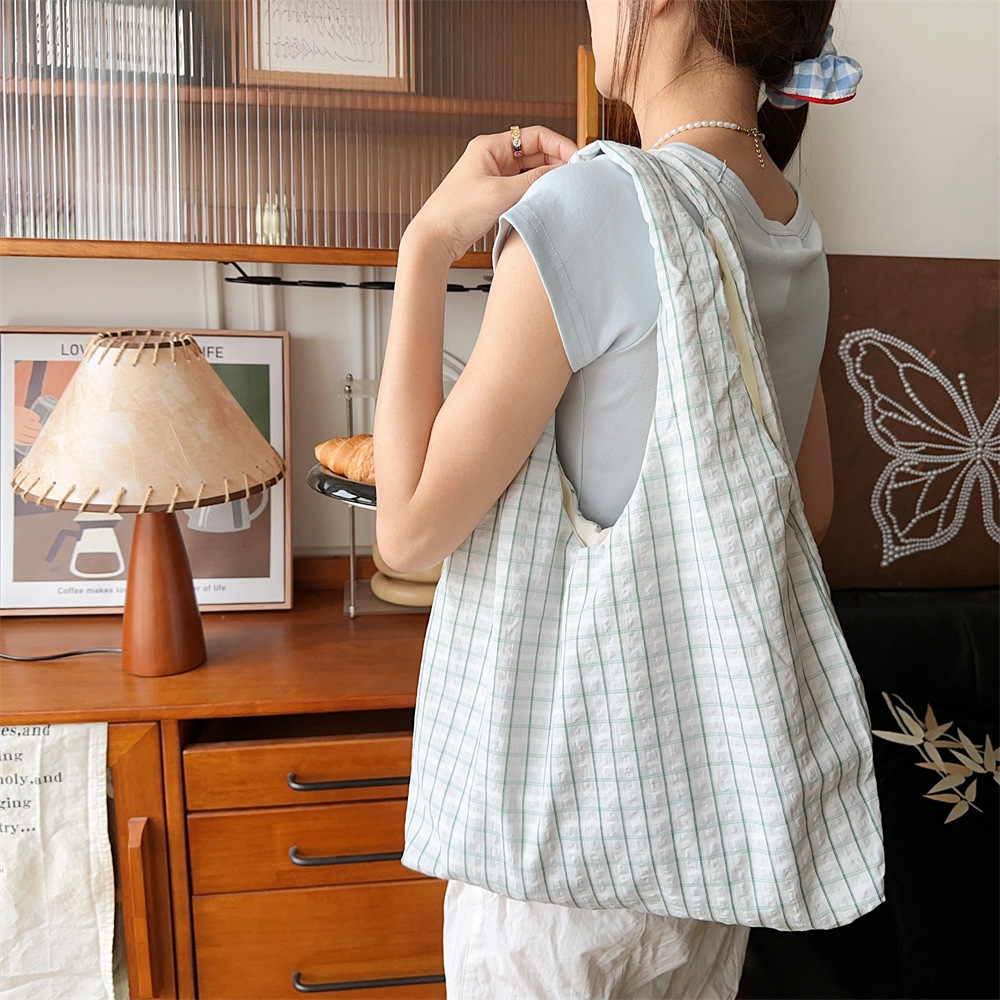 4662 Summer New Style college style checkered canvas bag, fresh and simple single-shoulder large capacity casual vest bag Application Scenario