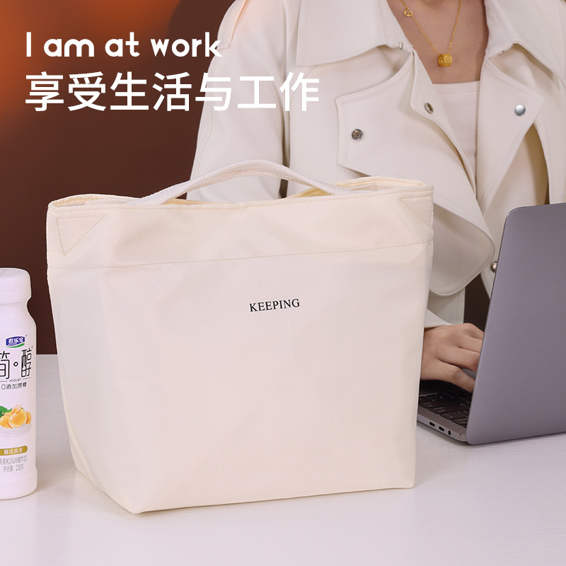 Simple Japanese-style lunch box bag, hand-held aluminum foil thickened, office worker and student lunch box bag, large-capacity insulated bag Application Scenario