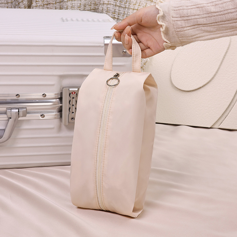 Travel portable underwear storage bag, portable underwear, socks, cosmetics storage bag, clothes and miscellaneous sorting bag Application Scenario