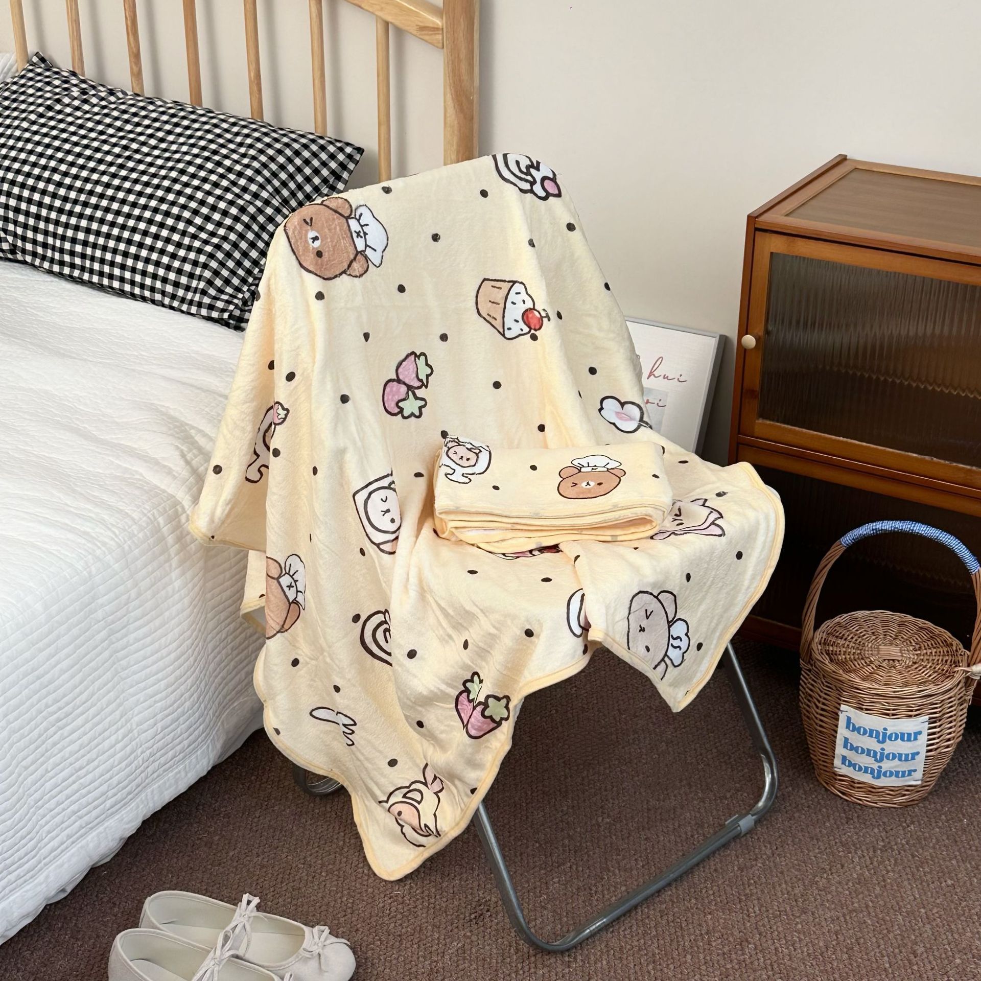 Ins-style air-conditioned blanket, coral fleece shawl blanket for student dormitories, air-conditioned blanket for office nap, blanket, a perfect tool for midday rest details Picture