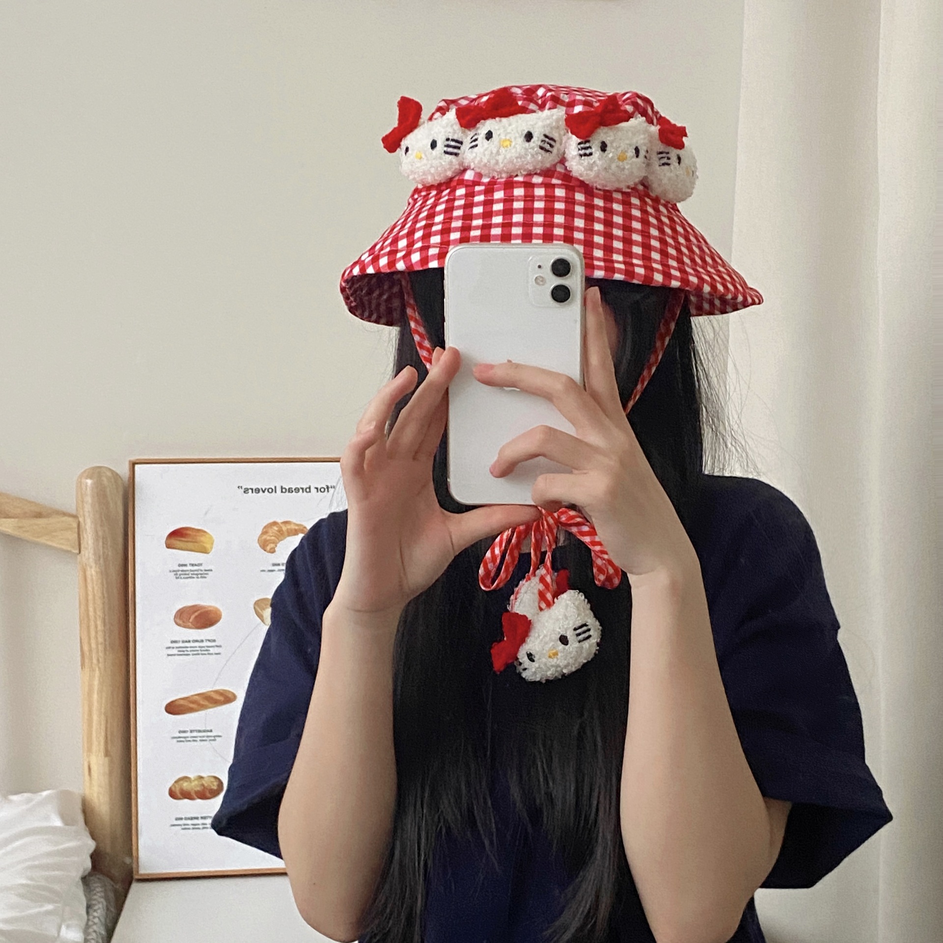 A cute Japanese red checkered fisherman's hat with a wide brim, a cat hat, a sweet beach picnic fisherman's hat, and a windproof hat details Picture