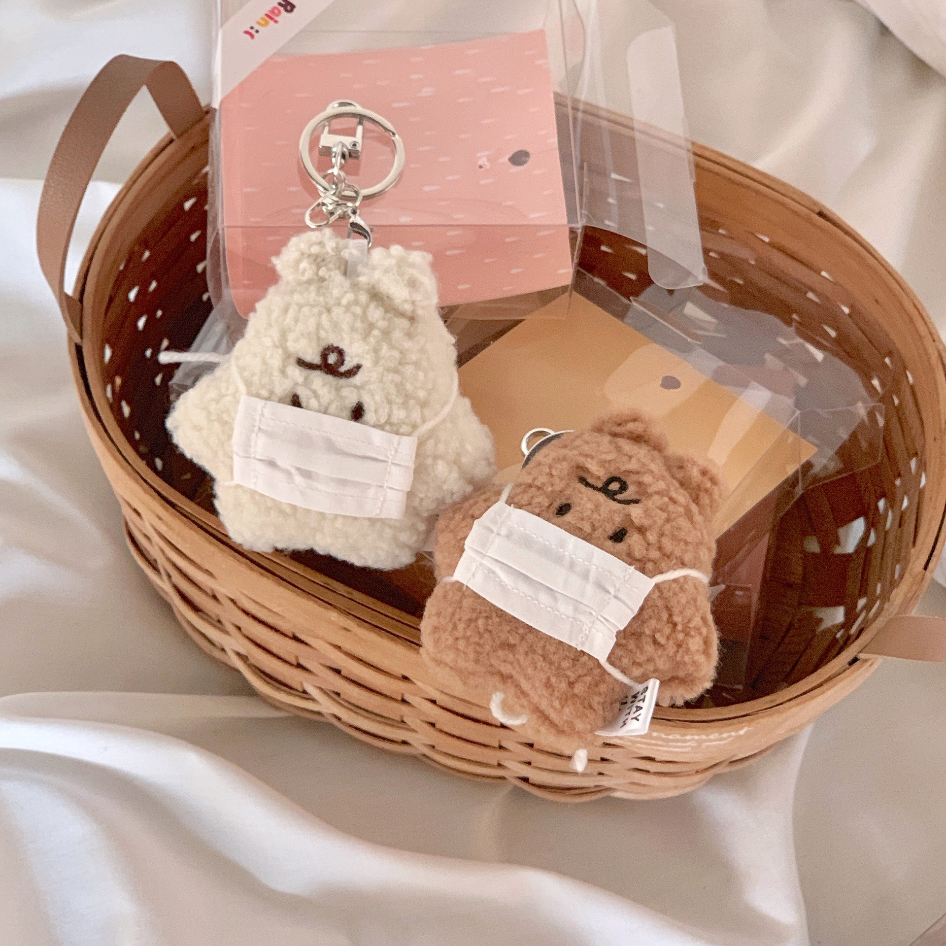 Korean niche products that dislike rainy days: mask-style bear keychains, plush toys, pendants, bags, and decorations Application Scenario
