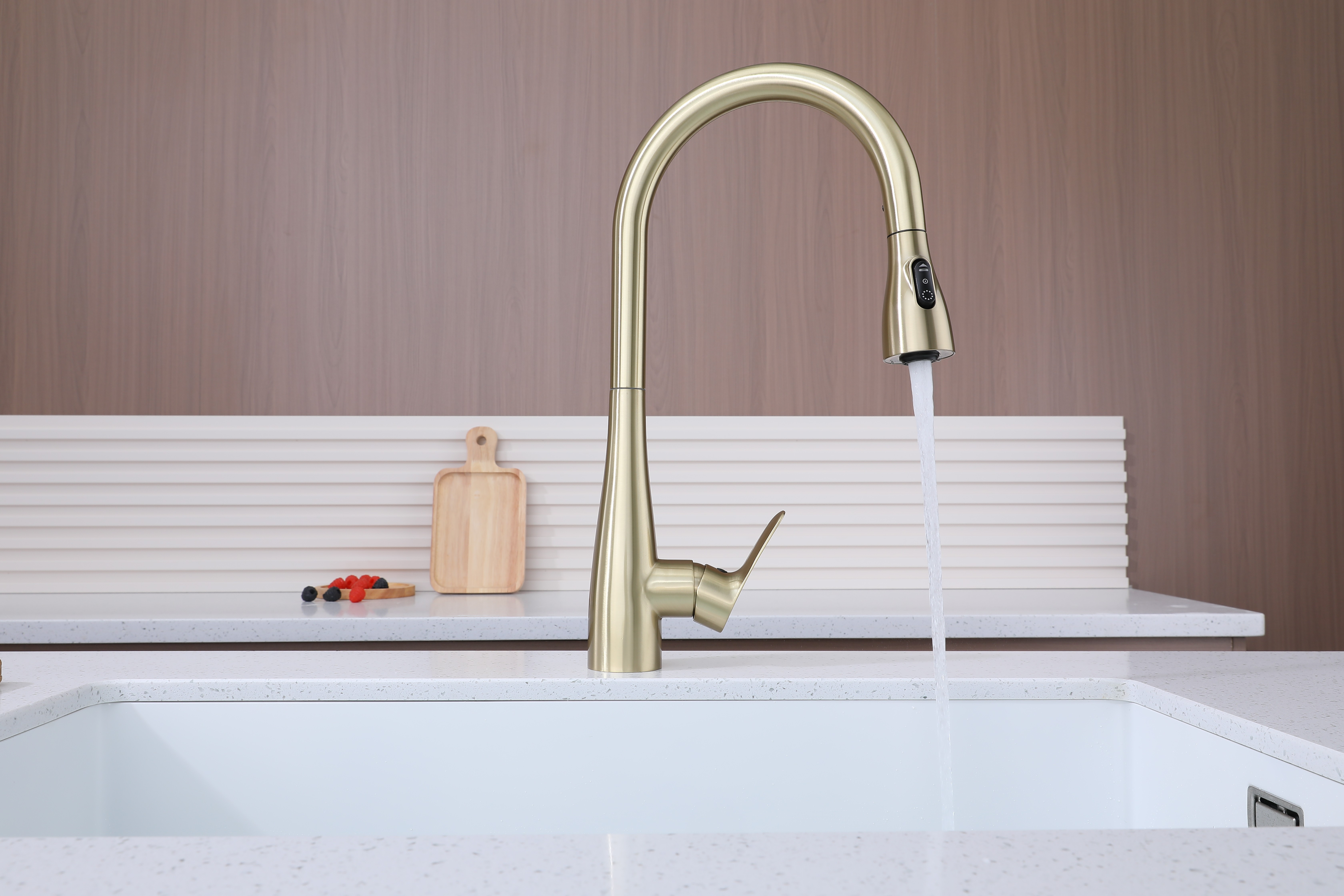 RAN brand, five-color pull-out faucet, three-mode water flow, freely rotating, freely pull-out. The faucet is sturdy and durable. Item Picture