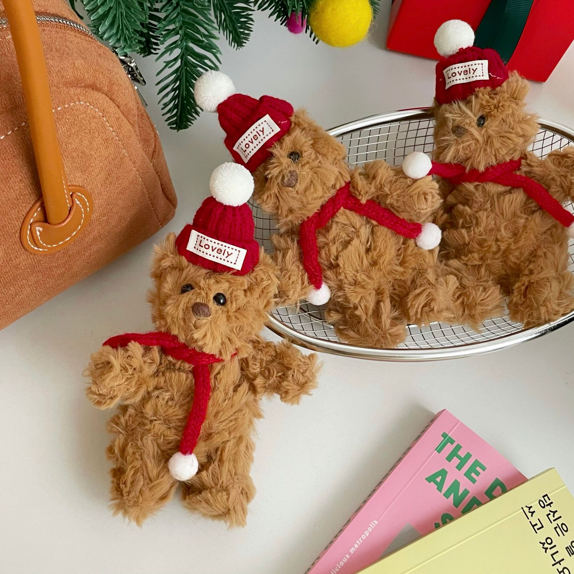 Xiaohongshu same style ~ Cute Barcelona Bear keychain New Year and Christmas bear doll bag pendant gift details Picture