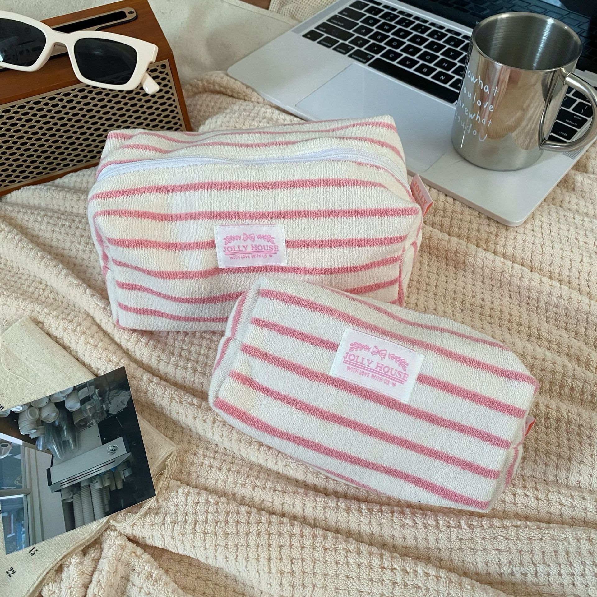 ins Korean-style towel material makeup bag, portable small tofu bag for women, cosmetics storage bag, portable toiletry bag Specification drawing