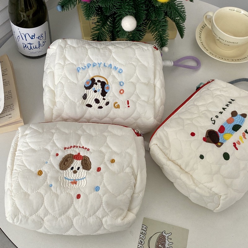 Cute puppy makeup bag, women's ins style portable large-capacity travel skin care products and toiletries bag, cosmetics storage bag details Picture