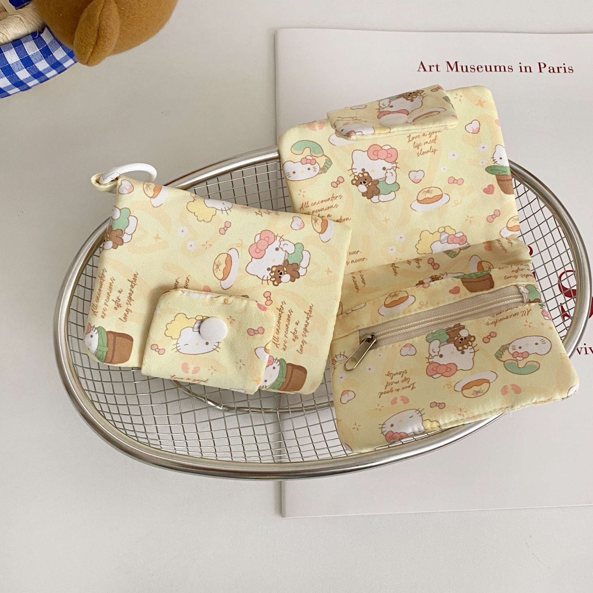 New cute cat card case, multi-layer coin purse, canvas earphone case, portable bag, multi-functional storage card case and pendant Application Scenario