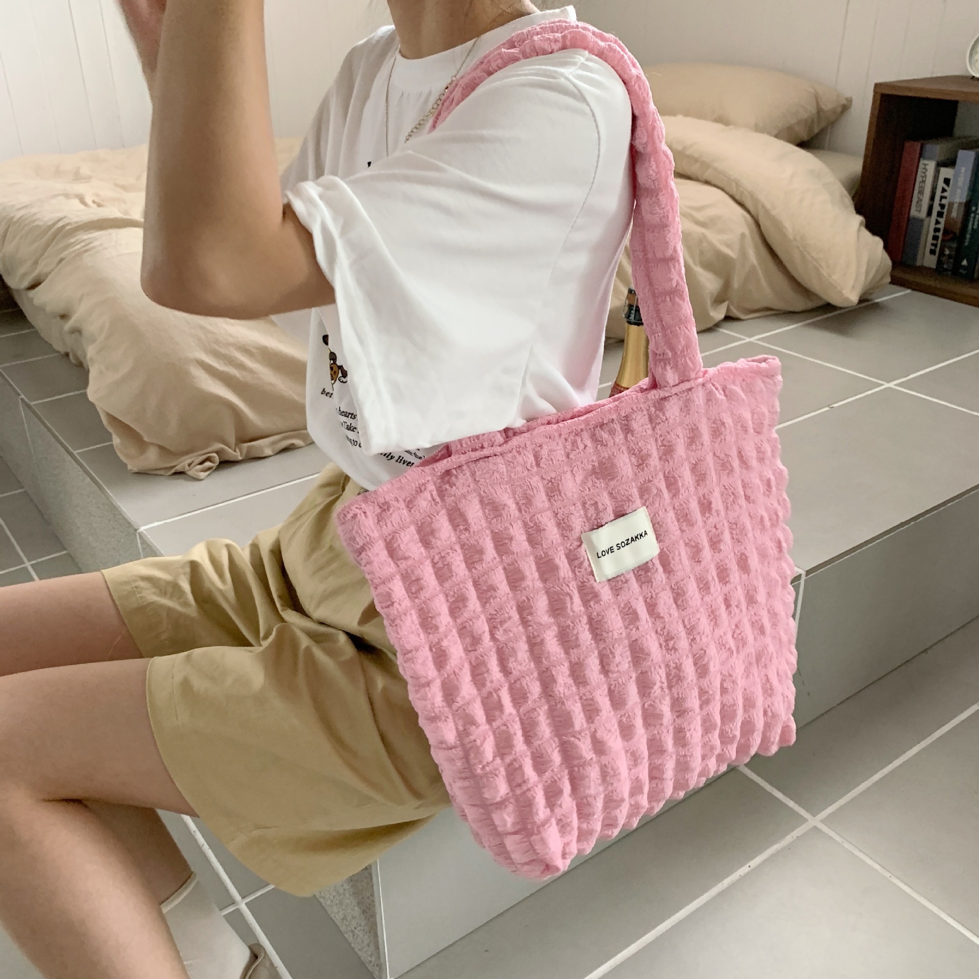 2755 Japanese-style fashionable cloud bubble flower single-shoulder bag for girls, simple handbag, large capacity canvas bag for girls Application Scenario