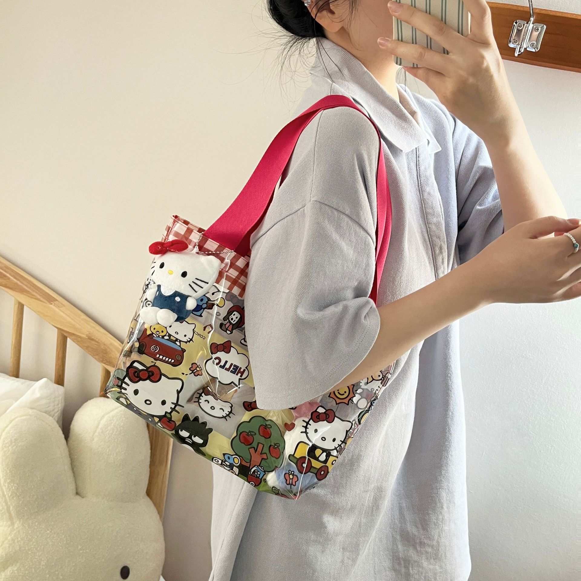Cartoon PVC handbag, transparent travel, portable large-capacity single-shoulder bag, waterproof handbag for bathing and swimming Application Scenario