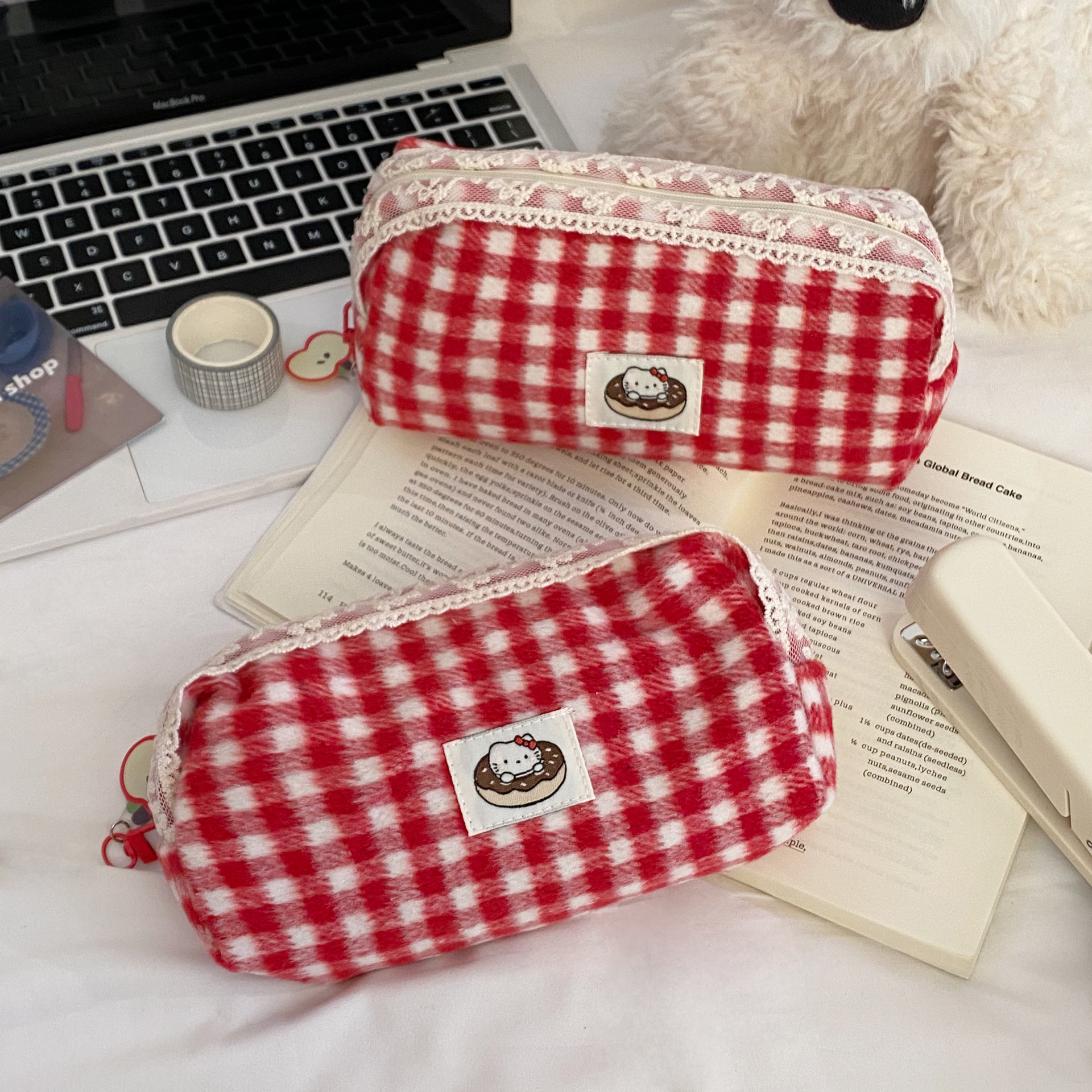 Retro lace red checkered pencil case, a new large-capacity portable student stationery box and pencil storage bag full figure