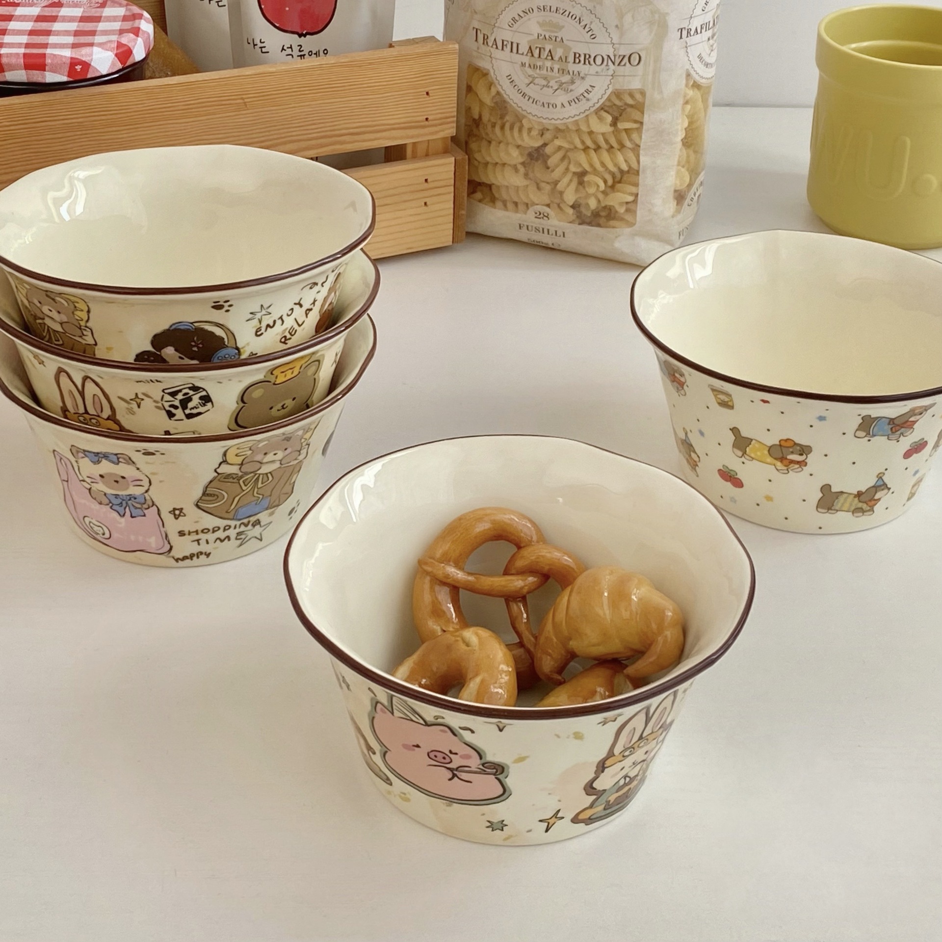 Cute cartoon cream ceramic bowl, high appearance level, ins household rice bowl, soup bowl, salad bowl, conical bowl, breakfast bowl full figure