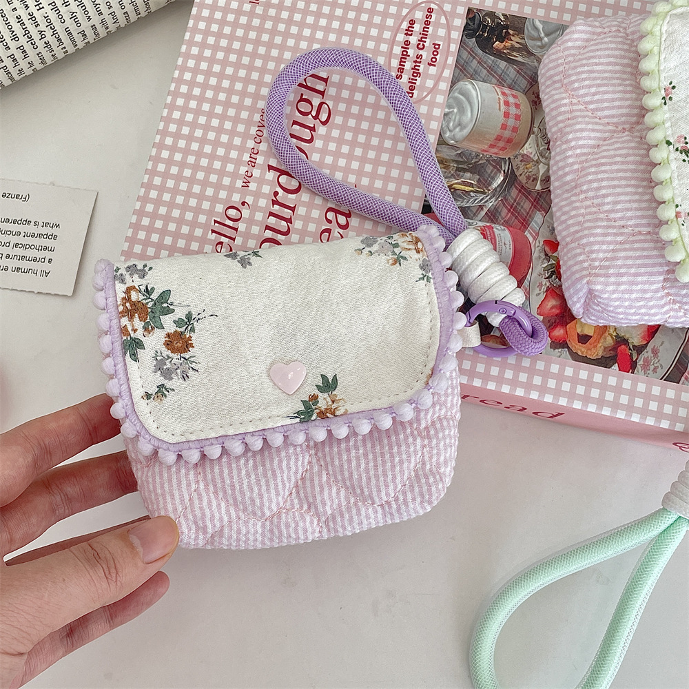 5223 pure cotton small floral print storage is suitable for CCD camera bags. It is a portable and compact travel storage bag that is resistant to drops and bumps Application Scenario