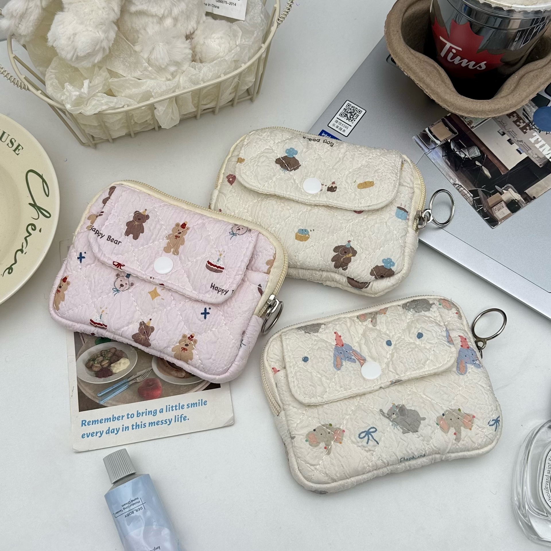 Cartoon bear button coin purse, Ins-style portable button makeup bag, multi-functional coin purse, ID card storage bag Specification drawing